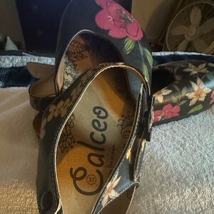 New Never Worn Calceo Floral Shoes